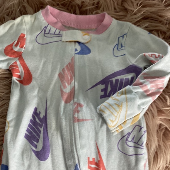 Nike Baby Sleeper with Mitt cover - Picture 2 of 6